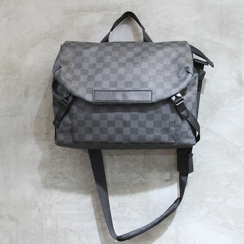 Single Shoulder Bag Men's Fashion Trends Sloping Cross Buns Men Casual Street Satchel Plaid Plaid for the Han edition Postbag