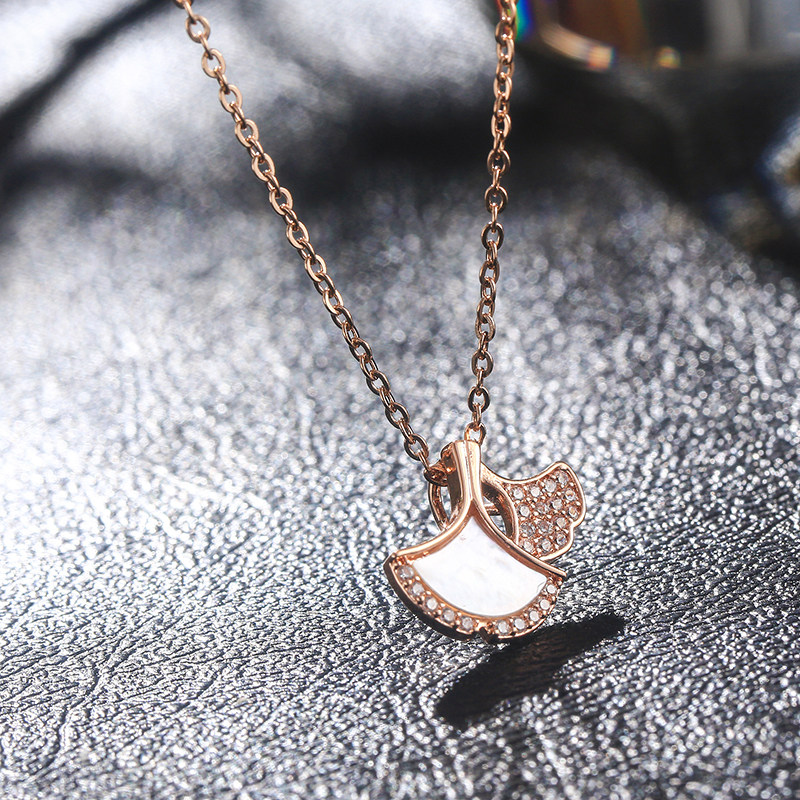 Ginkgo leaf niche design necklace female trendy net red temperament light luxury collarbone chain ins cold wind neck jewelry