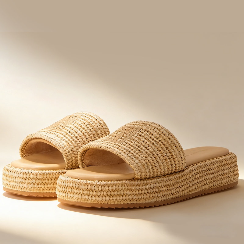 2026 Spring/Summer New Style Women's Open-Toe Sandals with Thick Soles, Straw Weave, Beach Vacation Style, Apricot Color, High-End Look, Very Beautiful