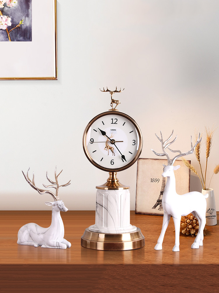 Nordic clock Living room ornaments clock Creative fashion American household Electronic desktop European luxury retro clock