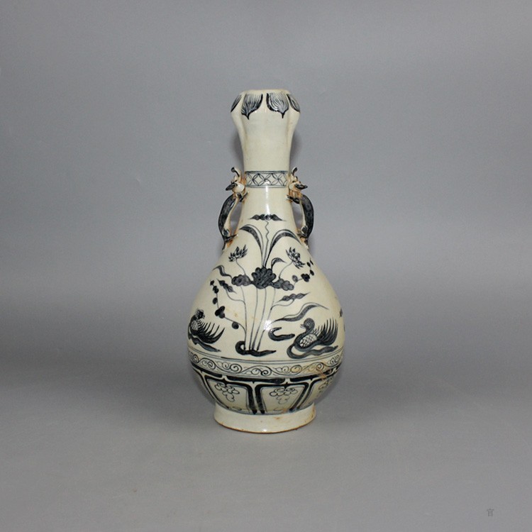 Ming Hongwu Green Flowers Mandarin Duck with Twin Ear Bottle Glaze Under the Colorful Full Hand Painted Sand Bottom Ancient Play Antique Collection Home Swing Accessories