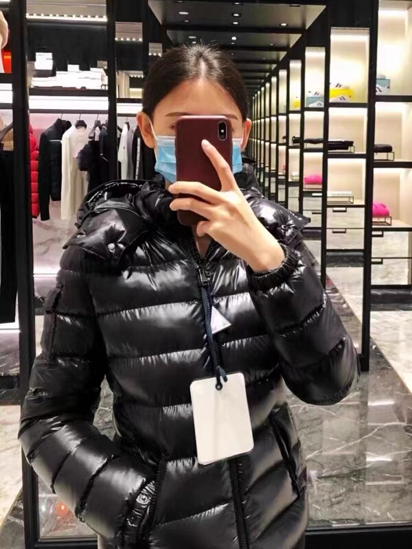 Moncler down Jacket for Women 2025 Winter Model, Same Style as Faye Wong, Thickened for Warmth, Detachable Hood, Classic Slim-Fit Short Coat
