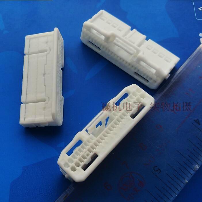 Suitable for Toyota Camry reversing image radar computer plug terminal 12708 40PIN original