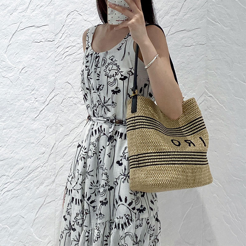 Prince Wen's Same Style Bag 2026 New Niche Design High-End Raffia Woven Beach Bag Bucket Bag for Women