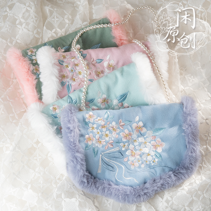 Leisure original Jiyue hand covering the bag Hanfu hand warmer treasure embroidery flower plush fluffy hand copy accessories women's bag can be cross-body