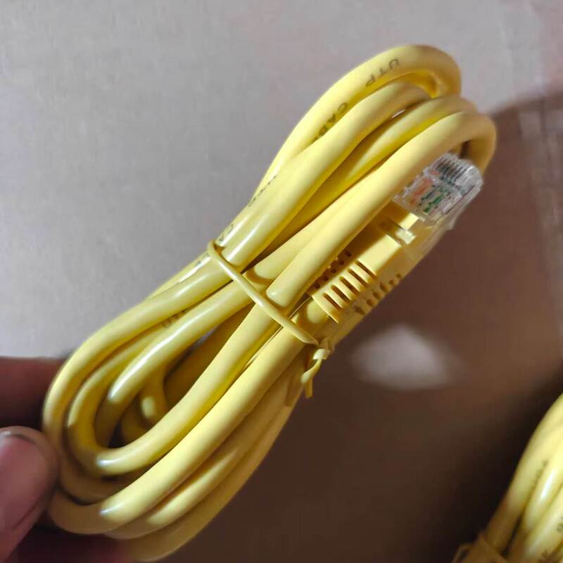 Free Shipping for 50 Pieces Per Pack of Network Patch Cords, Finished Product for Data Center, Yellow and Gray 8-Core Short Network Cable with Crystal Head 1/ 1.5m Free Shipping for 50 Pieces Per Pack of Network Patch Cords, Finished Product for Data Center, Yellow and Gray 8-Core Short Network Cable with Crystal Head 1/ 1.5m