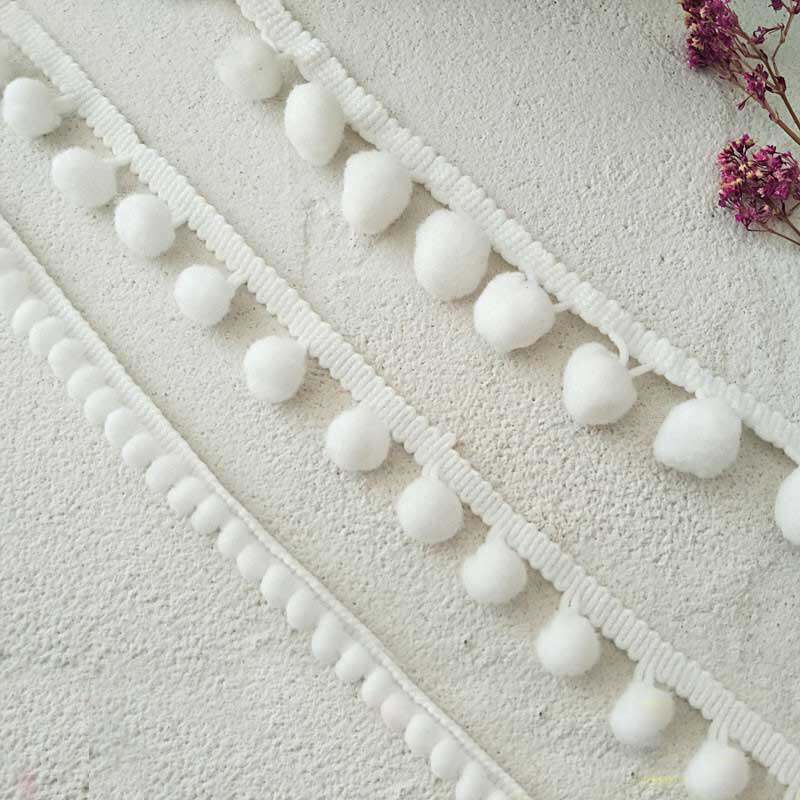 White ball hand diy plush ball sweater clothing material decoration flower hands lace lace lace adjuvant