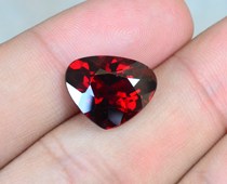 Large particles of natural gorgeous iron magnesium aluminum garnet bare stone color treasure ring surface 12*15mm8 96 carats full of fire