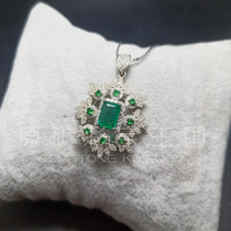 Natural Emerald Oil-Free Minimal oil colored gemstones Loose stone set with 18K gold-set diamond pendants guest set