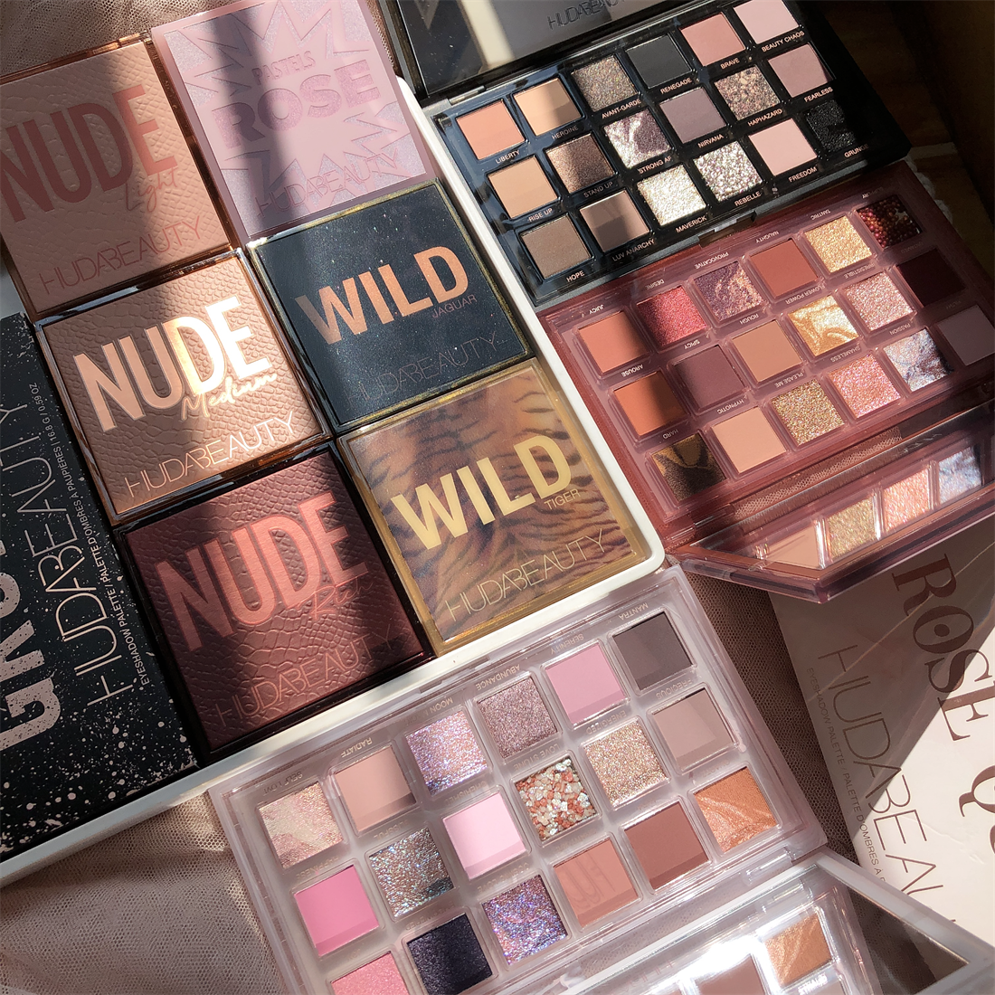 Многоцветная палетка теней для век 9 оттенков hudaBeauty