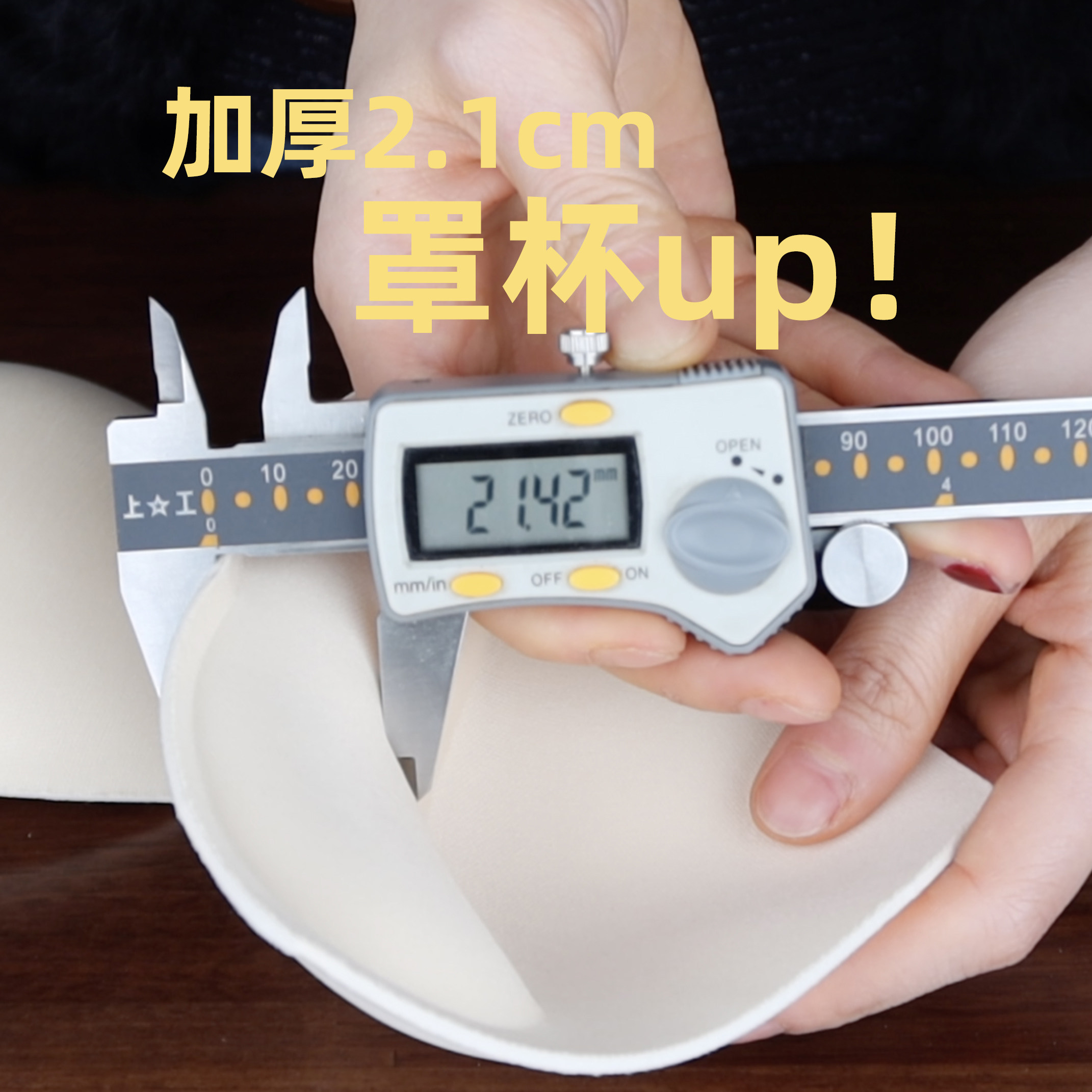 The fly high sports underwear with chest pad gathered thick yoga bra fitness underwear vest insert two pieces of packing