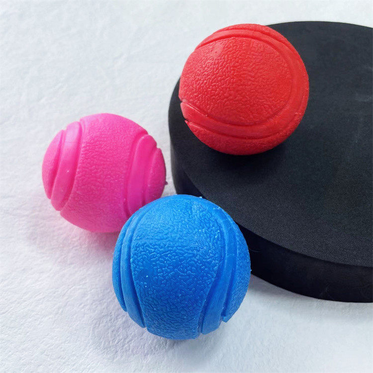 Rubber pattern solid elastic ball pet dog toy to bite the teeth and leak solid heart ball