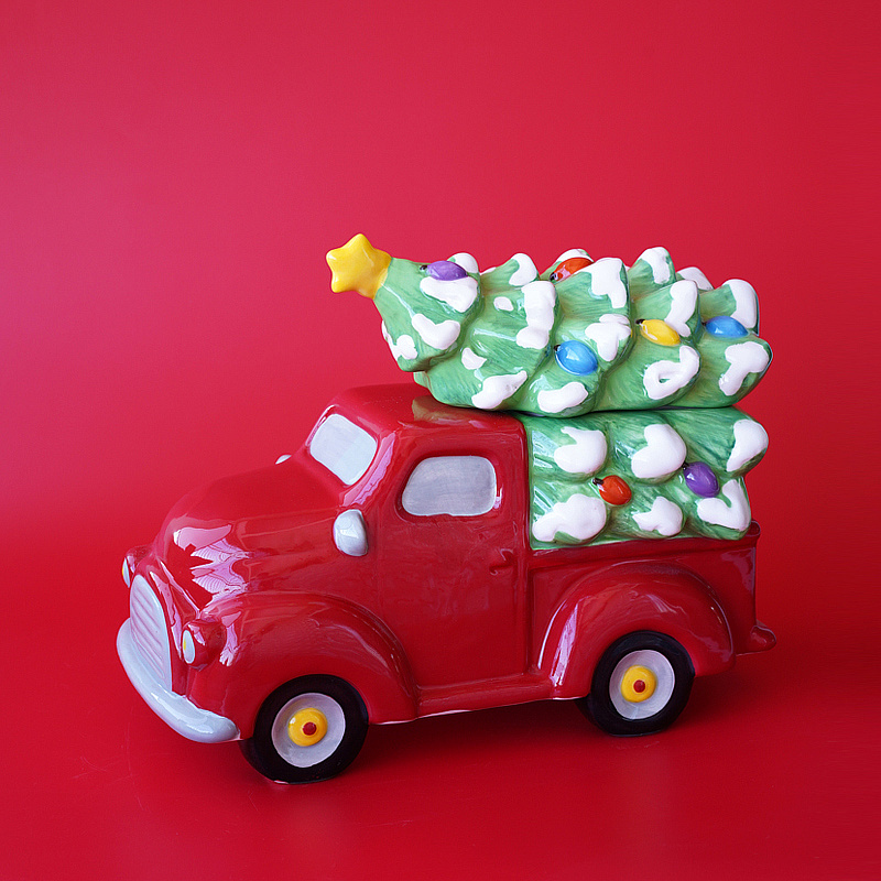 Exit European and American tail single oversized car entrusted with Christmas tree ceramic styling seal pot three-dimensional New Year candy jar