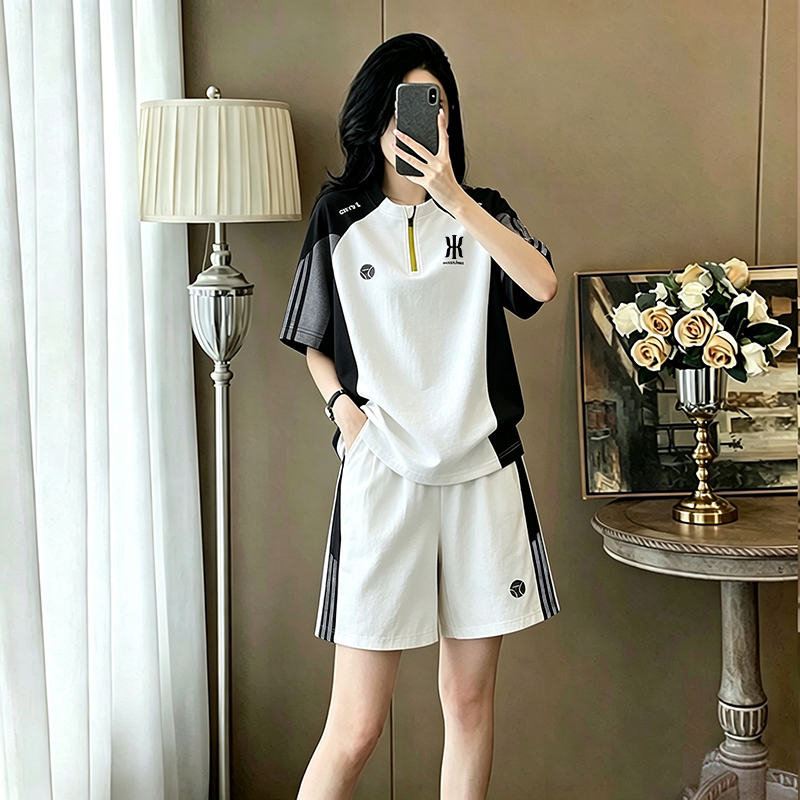 2026 New Sports Suit for Women, Summer Thin Casual Fashion Stylish High-End Short-Sleeved Top and Shorts Two-Piece Set 2026 New Sports Suit for Women, Summer Thin Casual Fashion Stylish High-End Short-Sleeved Top and Shorts Two-Piece Set