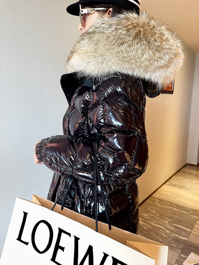 95% White Duck down Jacket for Women, 2025 Winter New Luxury Style with Wolf Fur Collar, Extra Long Quilted Thickened Ski Coat