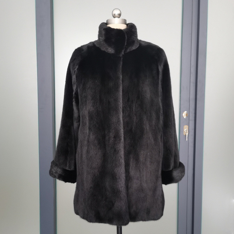 Rich Lady Mink Fur Coat with Sleeves, Women's Young Mid-Length Fur Coat with Stand Collar, Winter Whole Mink Fur Coat Rich Lady Mink Fur Coat with Sleeves, Women's Young Mid-Length Fur Coat with Stand Collar, Winter Whole Mink Fur Coat