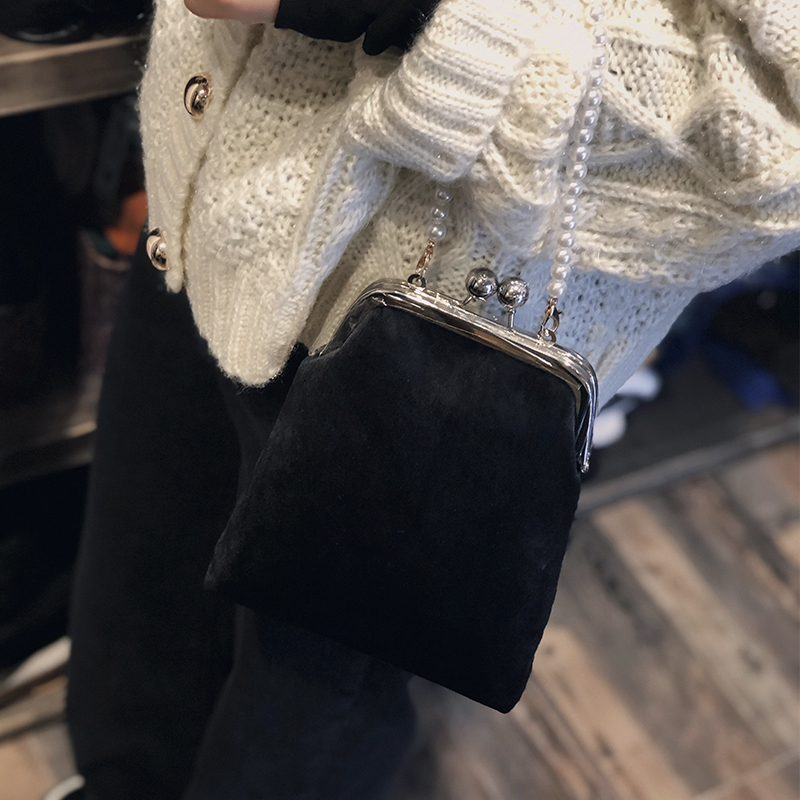 Bag women's messenger bag 2022 new autumn and winter popular bags high-quality hand-held messenger bag winter