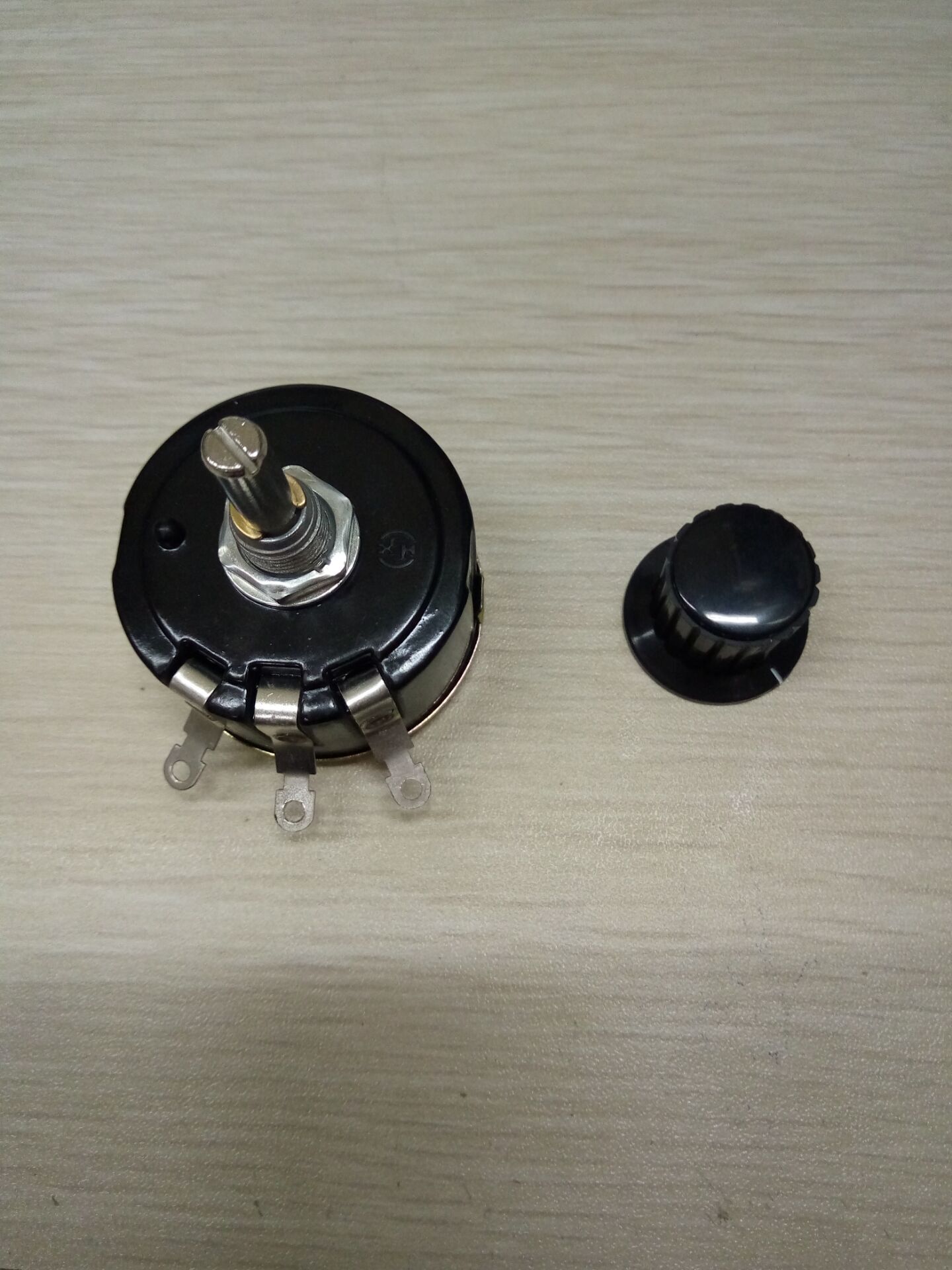 Hyacinth Single Turn Potentiometer WX112 050 5W 10KOmega 10K plusmn 5% with knob 1 set