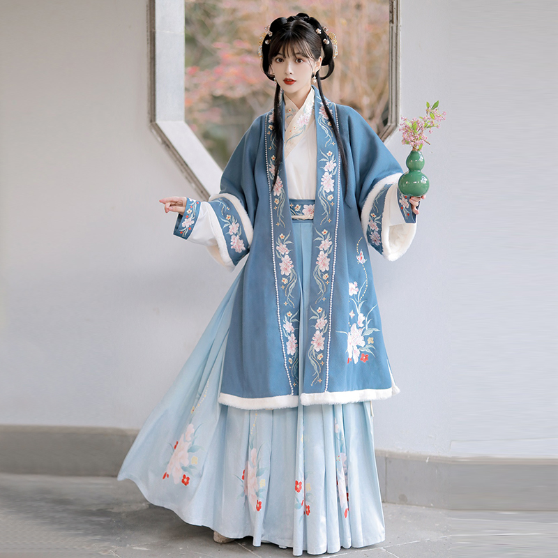 Su Cun Han Han Wears Hanghai Hanghai Hanghai Hangxing Thickness on Carbivore Chinas Fashion Three Pieces of Chinese Fashion