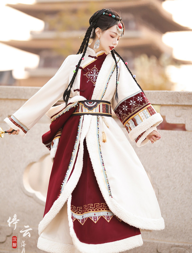 Китайцы одежда наборы 原创藏枫改良汉服女中国风秋冬汉元素少女民族风加绒藏袍披风套装