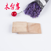 Use the wooden workbench to modify the wooden platform to make the wooden gold-making tool on the wooden platform