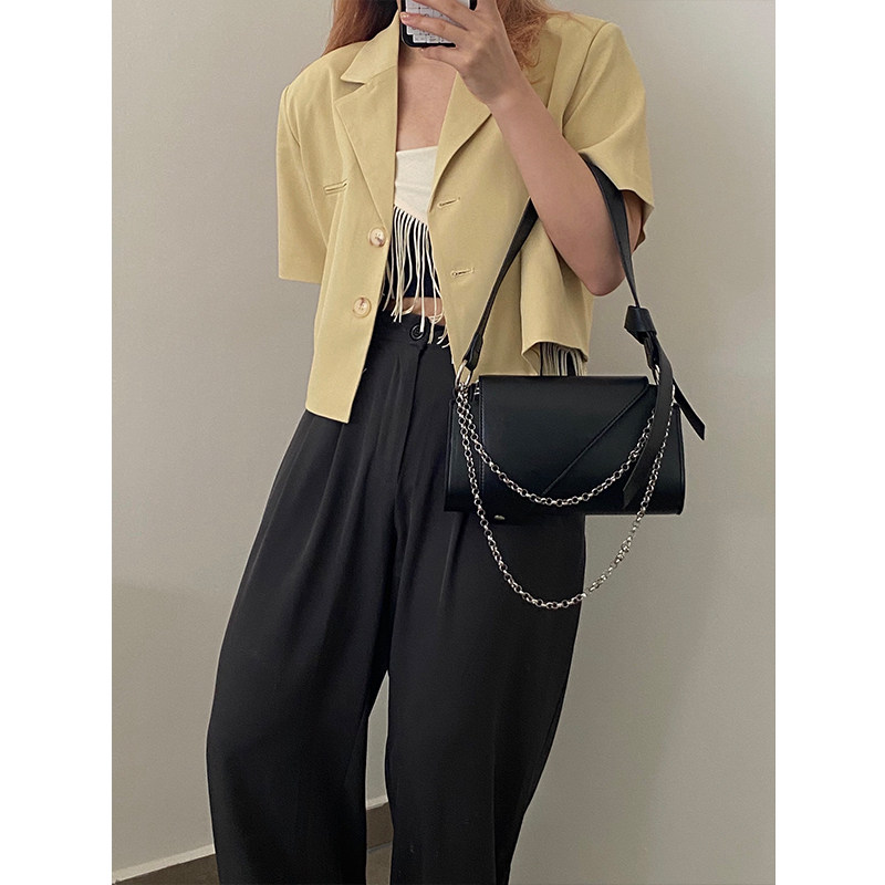 Borsa a tracolla nera con catena elegante e versatile per donna_voghion.com