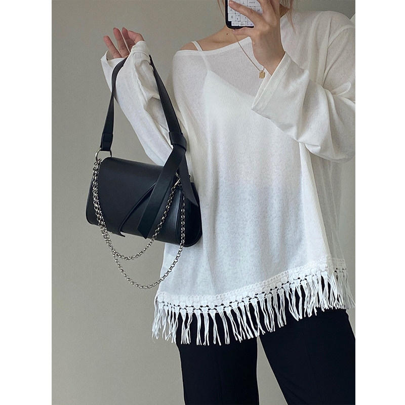 Borsa a tracolla nera con catena elegante e versatile per donna_voghion.com