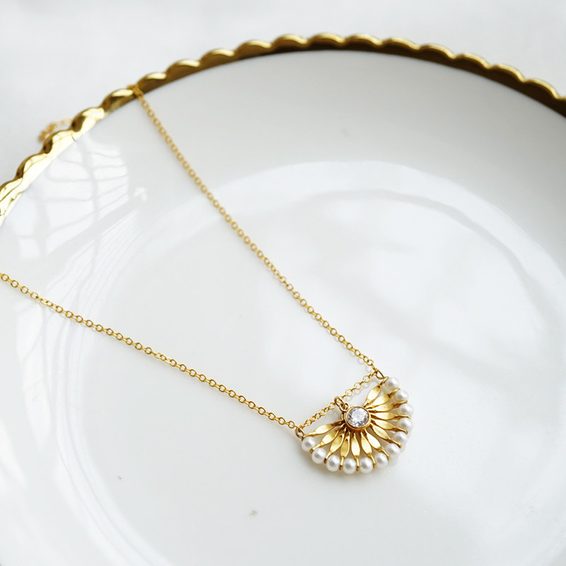 TWOR Exclusive Niche American 14k Rococo Style Handmade Lace Fan Natural Freshwater Pearl Necklace