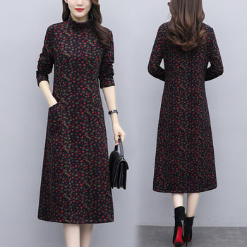 Winter new mother's dress plus velvet padded dress is thin and temperament floral long skirt keeps warm over the knee base skirt