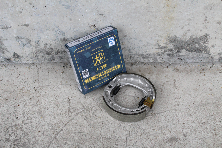 Thương hiệu mạnh xe điện GY6 đeo trống phanh da 110 phanh giày CG125 đạp xe máy cong chùm xe - Pad phanh giá bố thắng xe máy