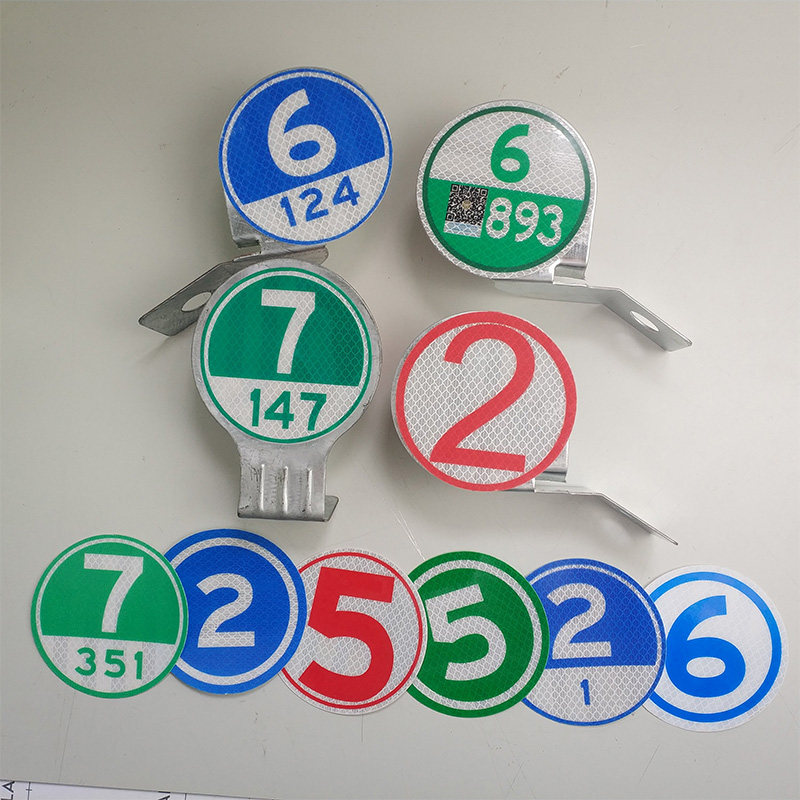 100 meters of highway card kilometer plate round reflector bracket 100m sign attached to type IV