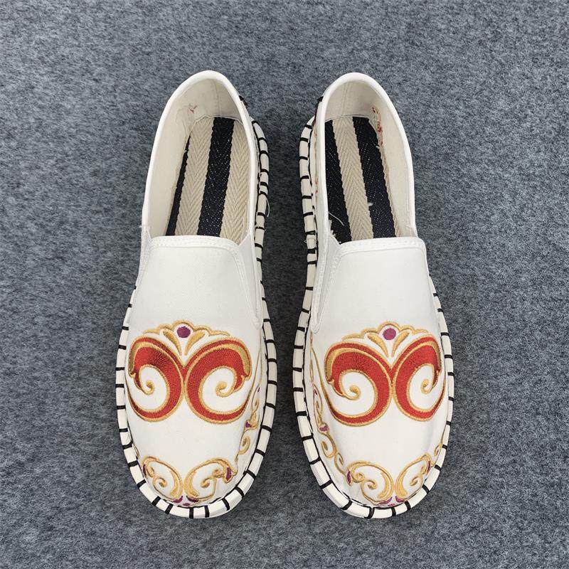 Middle Country Wind Old Beijing Cloth Shoes Nets Red Couple Sails Shoes One Foot foot Lazy People Social Shoes West Mountain Embroidery Little White Shoes 