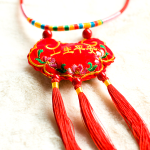 Baby red rope one year old new year's day baby 100 day full moon Chinese style handmade long life safety lock Pendant
