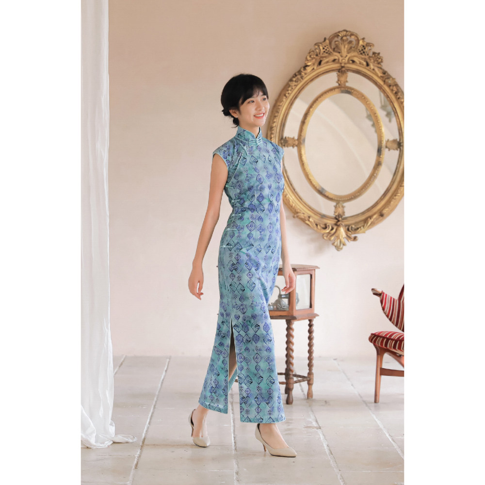 Momo cheongsam spring and summer Small sleeves and half cardigan long section Retro daily printed cotton cheongsam Sapphire case