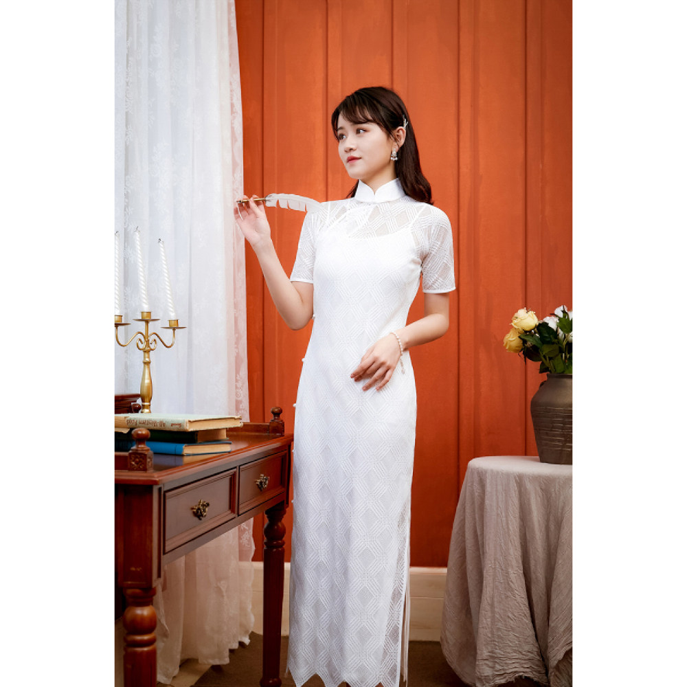 Momo cheongsam spring and summer new three-point sleeves full cardigan long retro literary daily lace cheongsam Pearl