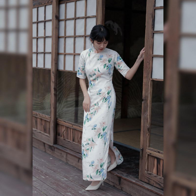 Momo cheongsam spring and summer new products four-point sleeves full open long version of retro daily printing linen cheongsam Lan Ruo