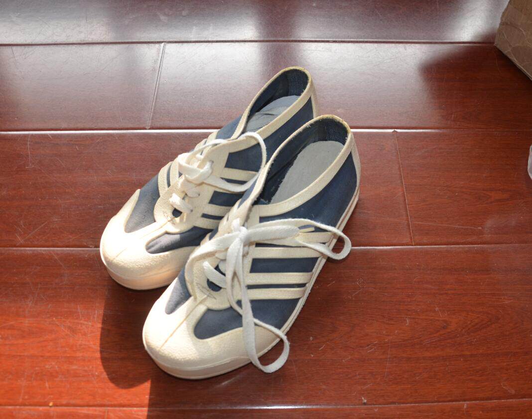 Former Soviet Russia stocks 1980s sails shoes to invade Afghanistan's alpha squad