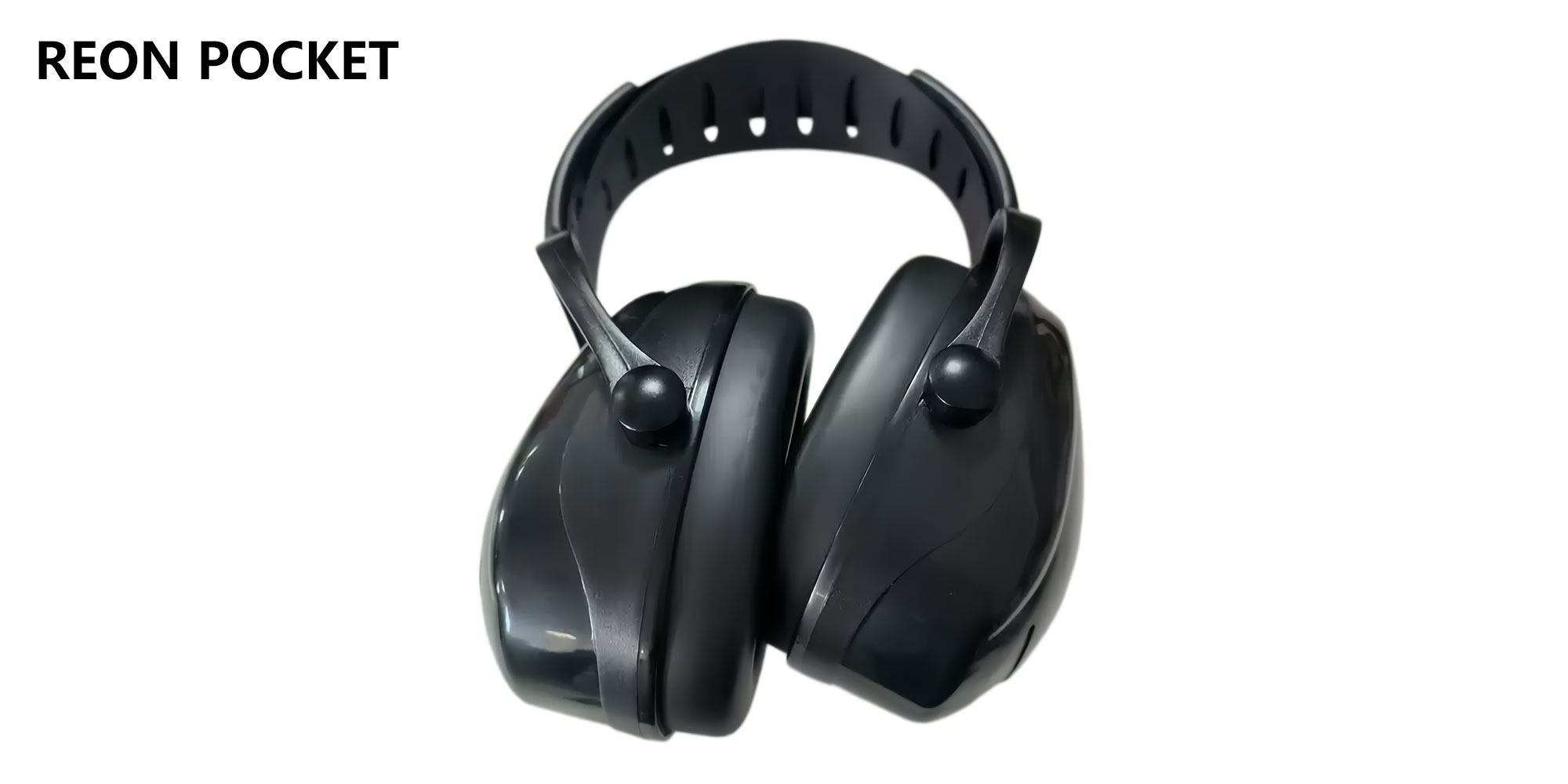 航空航天零部件，钛合金材质，复杂几何结构，高科技制造环境