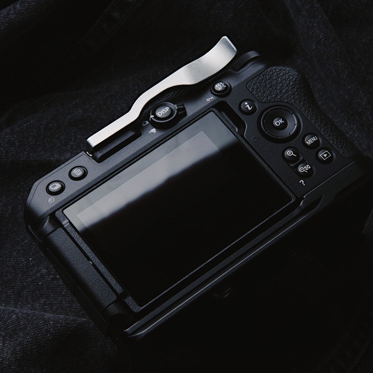 Nikon z30 グリップ付き美品 楽天市場】Nikon Z30 専用 ハンドグリップメタル 檀木材 ハンドメイド