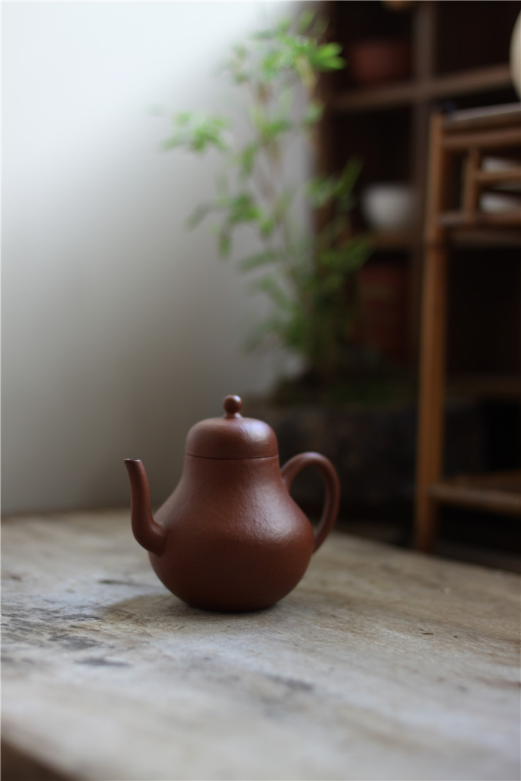 Yixing ấm trà thiết lập trà boutique handmade nhỏ gian hàng 100cc lỗ duy nhất lê da Zhu Mu bình đất sét