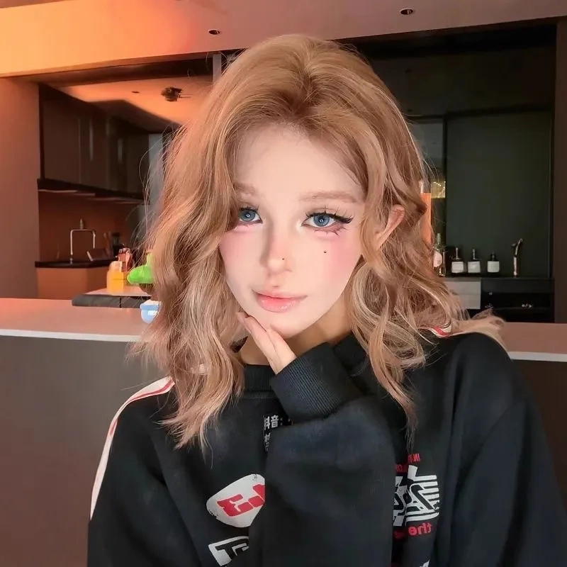 【Yuqi Short Curly Hair】Wig for Women, Golden Brown Highlights, Wool Curls, Short Curly Hair, Fluffy, Age-Reducing, Realistic Hair, Full Head Wig 【Yuqi Short Curly Hair】Wig for Women, Golden Brown Highlights, Wool Curls, Short Curly Hair, Fluffy, Age-Reducing, Realistic Hair, Full Head Wig