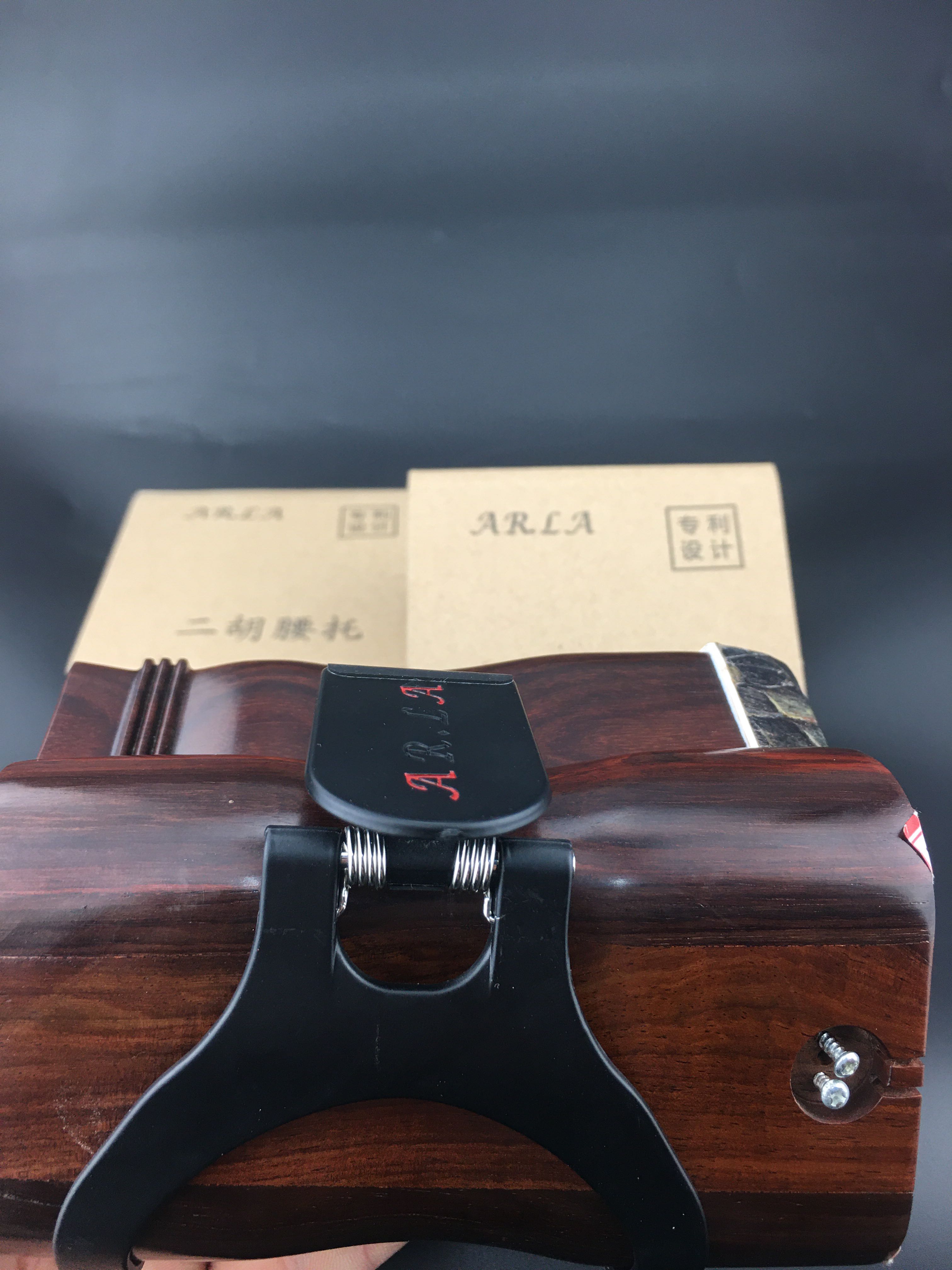 Erhu Waist Trust AR LA II Huwaist Playing Performance Stand Upright Hook Style Universal Alloy material