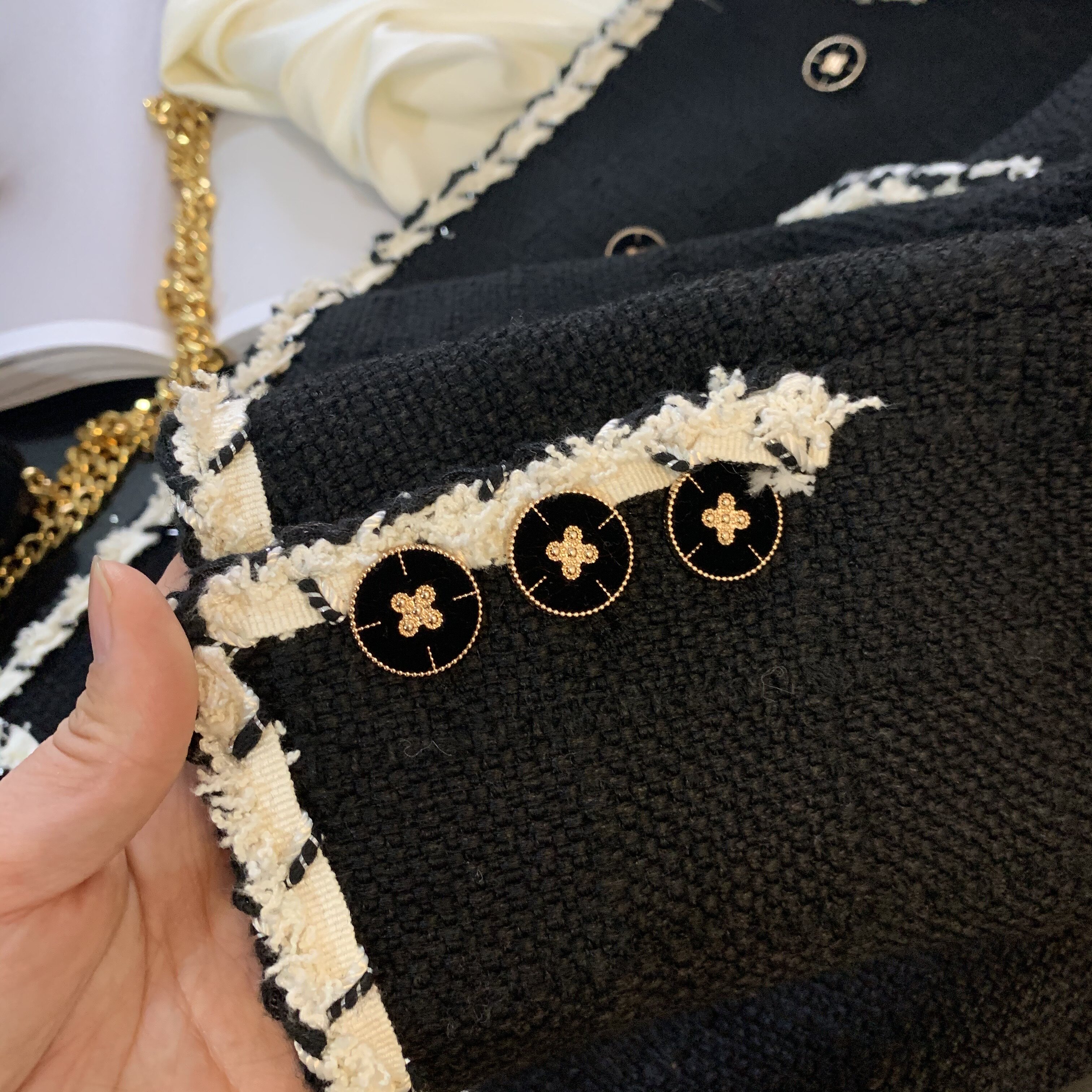 Temperament is too eye-catching, light luxury French high-end women's clothing elegant lady style wool tweed ladies short coat new