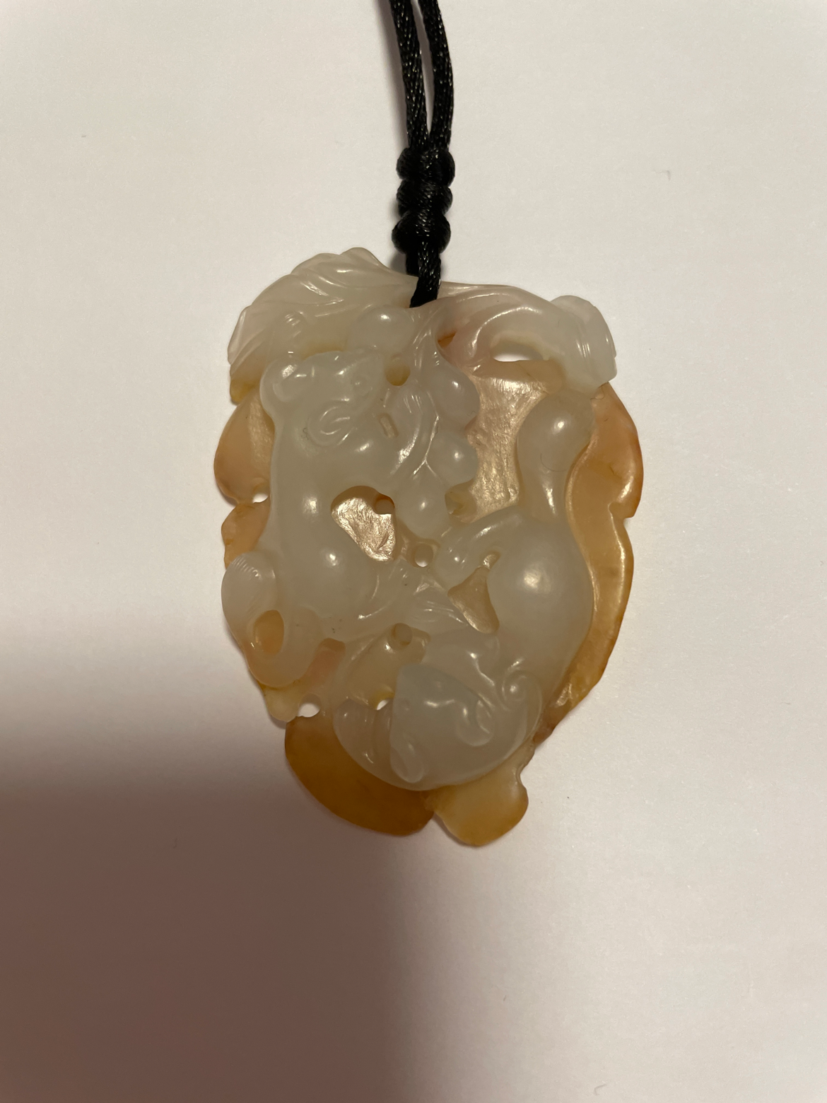 Xinjiang Hetian jade seed material leaves on the mouse play Hetian jade seed material pendant Hetian jade pendant Seed material pendant