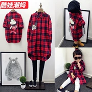 Quần áo cha mẹ thu đông 2018 mới thủy triều mẹ nữ đầm mẹ và con trai thời trang cũ và dài cộng với áo nhung dày