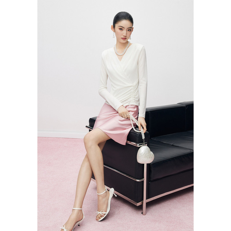[Exclusive for Huhu] Cloud-Like Softness Tulip Lace-Up V-Neck Acetate Knit Top for Women