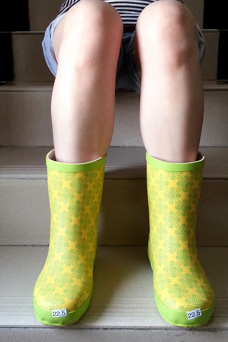 Thời trang mới cô gái đi mưa hoa dại trong ống cao su chính hãng đi mưa cao su nữ - Rainshoes giày đi mưa cao cấp
