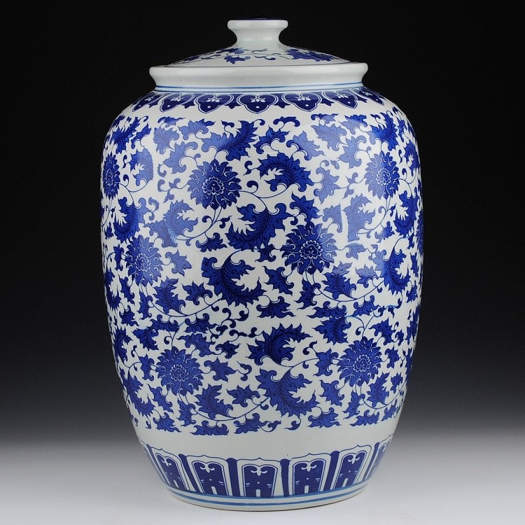 Blue and white porcelain of jingdezhen ceramics general tank size large barrel ricer box storage jar with cover pickle jar