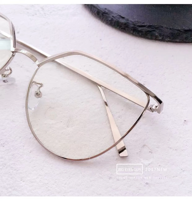 Châu Âu và Hoa Kỳ rỗng kim loại bướm kính màu đỏ thời trang trang trí giản dị gương phẳng Hàn Quốc kính khung retro gọng kính cận nữ