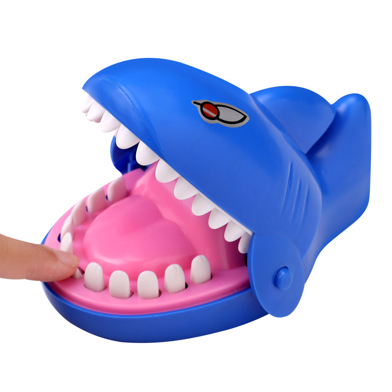 Shivering according to teeth bites a finger shark Crocodile Crocodile Adult evil fuck up the whole person to gather creative parent-child interactive toys
